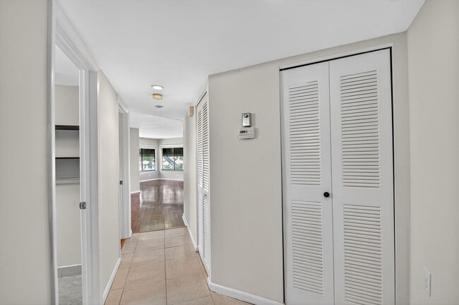 Photo - 5040 Rose Hill Dr Unit 206