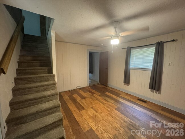 Photo - 1410 Dillard Ln