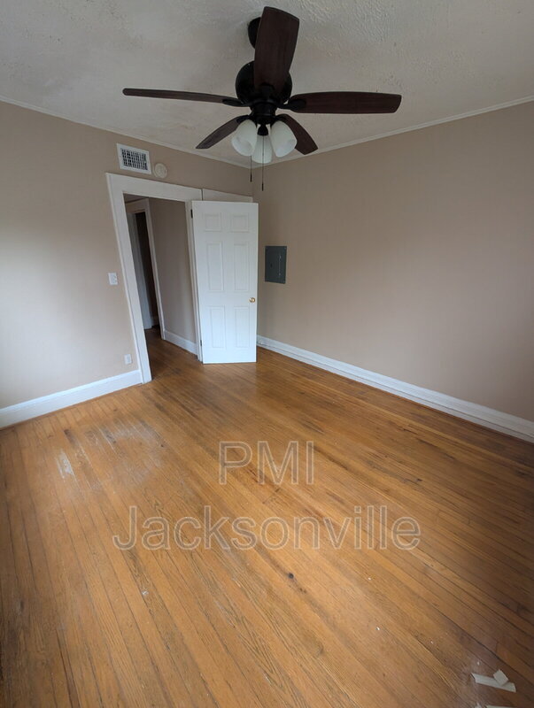 Photo - 2619 College St