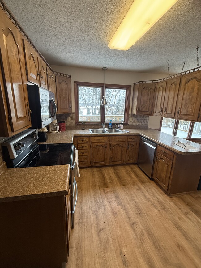 Photo - 4557 Island View Dr NE