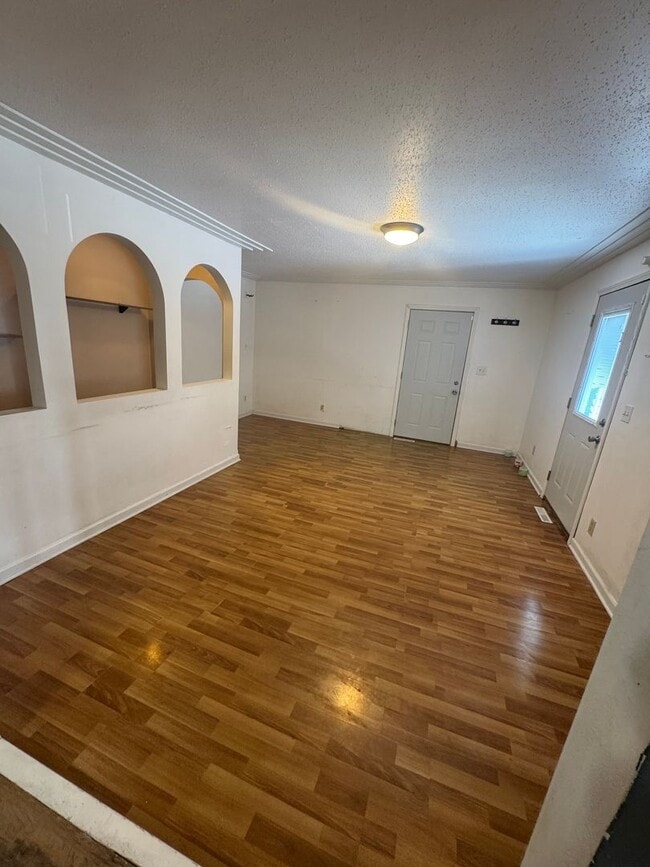 Photo - Beautiful 4 bedroom, 2 bathroom House