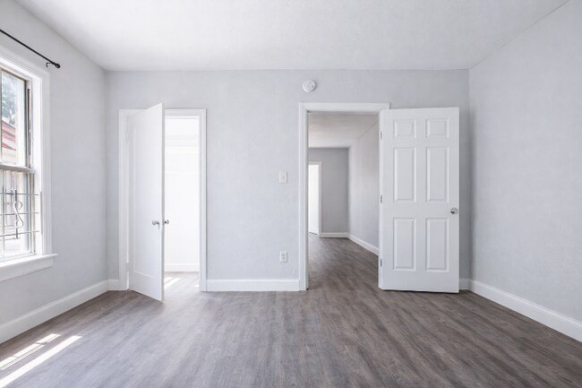 Photo - 5928-5928 Victor St Unit 5930