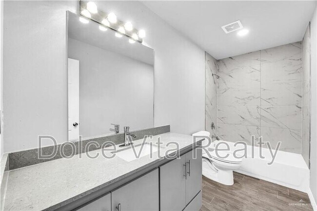 Photo - 1001 W Sunset Valley St Unidad Sunset#4