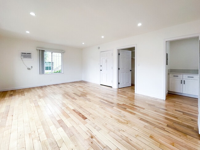 Photo - 5701 S San Vicente Blvd Unidad 1