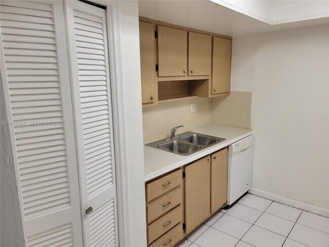 Photo - 7101 NW 24th St