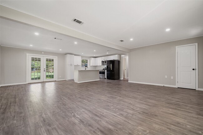 Photo - 110 W Pine St