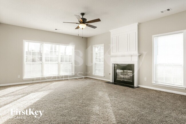 Photo - 786 Weybourne Ct NE