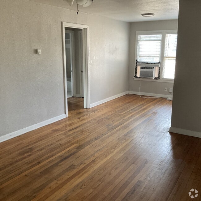 Building Photo - 103 Thomas Jefferson Dr Unit 2 Rental