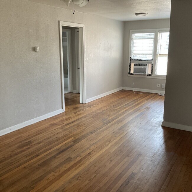 Building Photo - 103 Thomas Jefferson Dr Unit 2 Rental