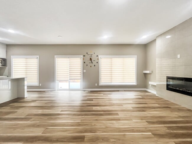 Photo - 5740 Kootook Wy SW