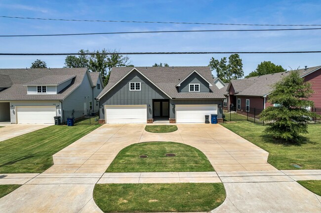 Building Photo - P.57 Kode Properties LLC 3515-3517 Unit 3515
