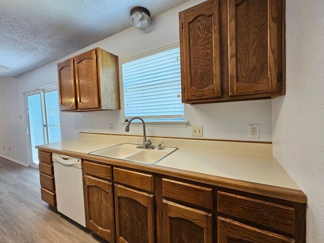 Photo - HUGE RENT REDUCTION & READY FOR MOVE-IN!