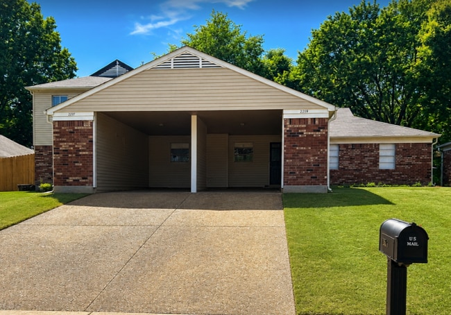 Building Photo - 2219 Goldbrier Ln