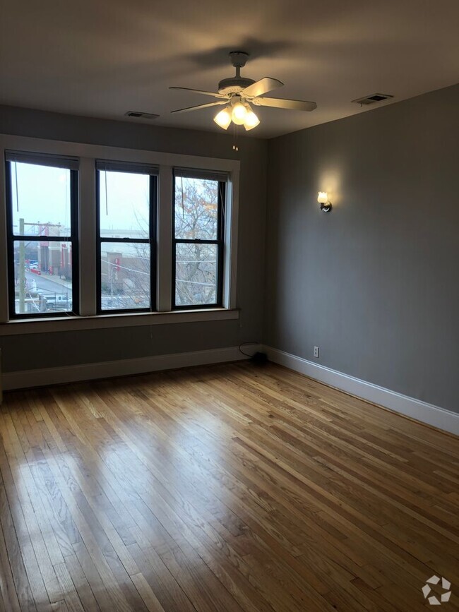 Building Photo - Avondale - Huge Top Floor 2-Bedroom/1-Bath... Unit 3 Rental