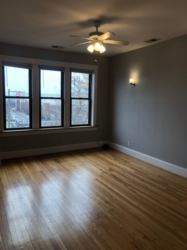 Avondale - Huge Top Floor 2-Bedroom/1-Bath... - Avondale - Huge Top Floor 2-Bedroom/1-Bath... Apartamento Unidad 3