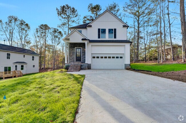 Building Photo - Charming 4 Bedroom Haven in Laurens Rental
