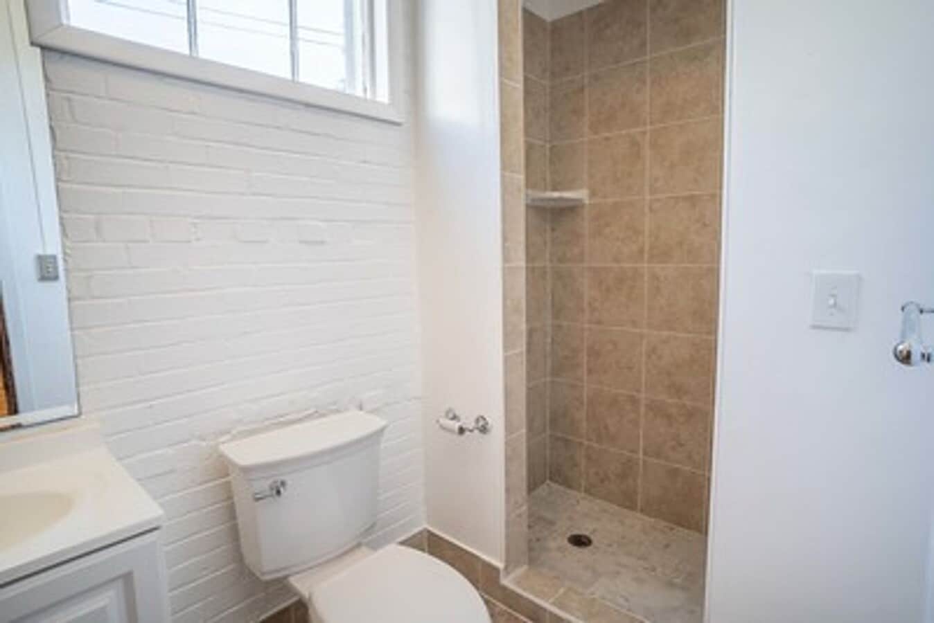 Photo - 603 1/2 Pelham Road North