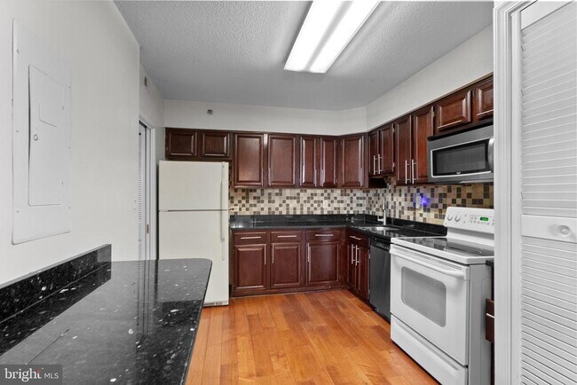 Photo - 3713 S George Mason Dr Unit 1412