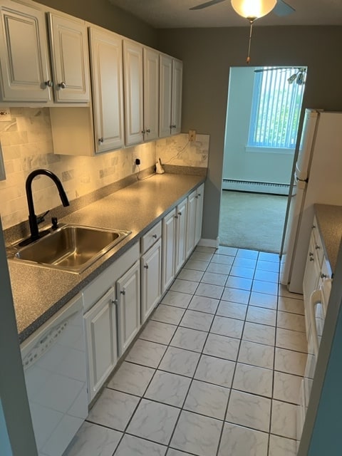 Kitchen - 225 S Rohlwing Rd Unit 607