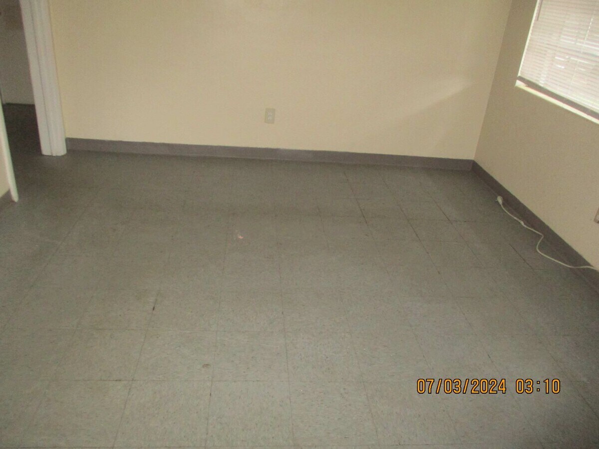 Photo - 904 Edgewood Ln