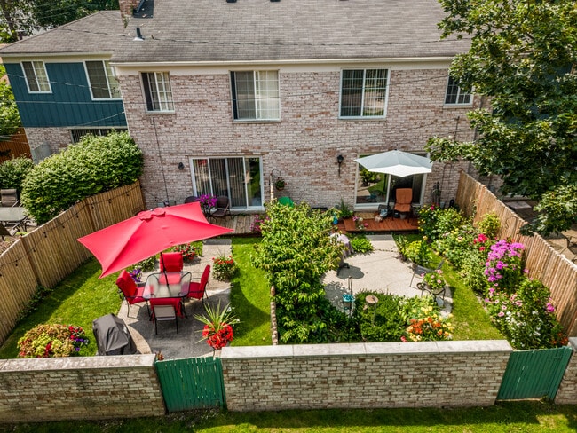 Photo - Edgewood Court North
