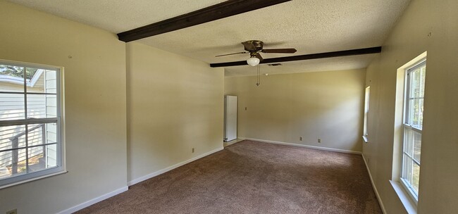 Photo - 725 Powell Dr