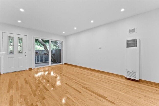 Photo - 1739 Washington Way Unidad 02