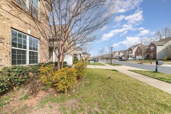 Photo - 7922 Kelburn Ln