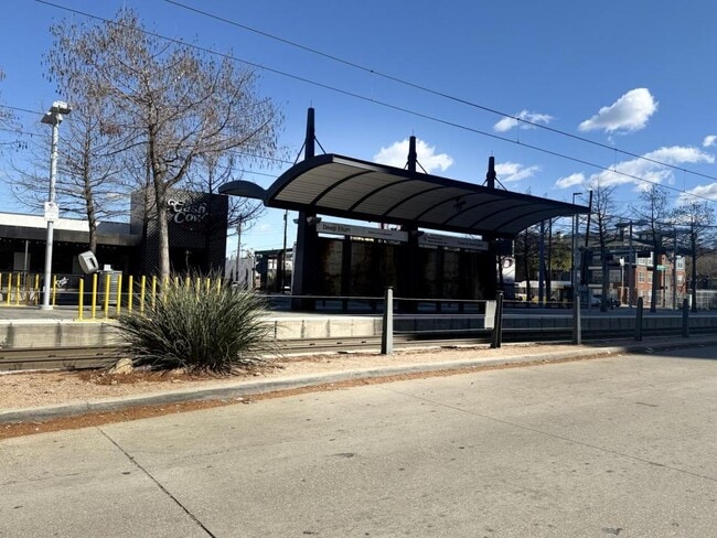 Photo - 2502 Live Oak St