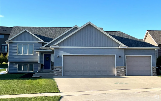 Building Photo - 1939 Fieldstone Rd SW Rental