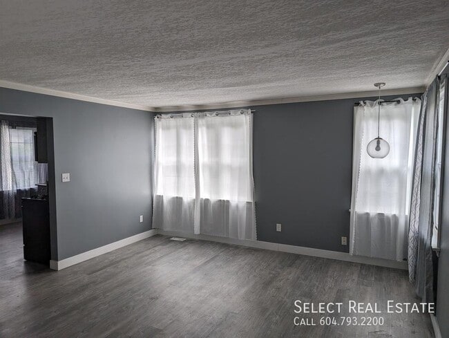 Photo - 45723 Lewis Ave