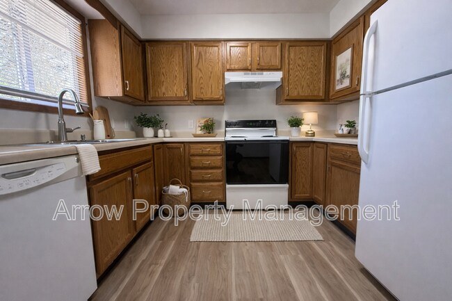 Photo - 535 Oak St Unit 2