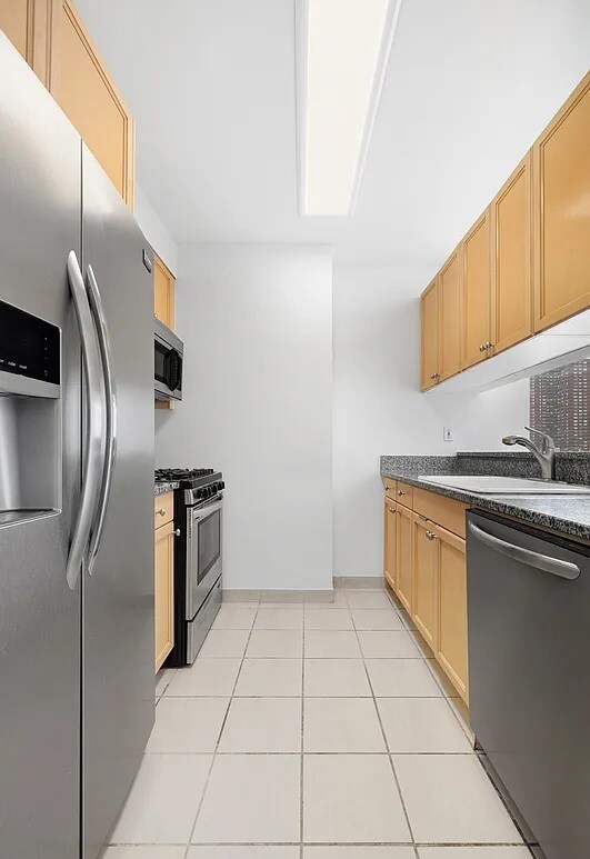 Building Photo - AWESOME ONE BEDROOM