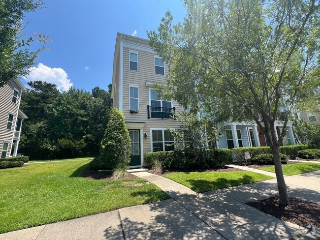 Building Photo - 3 Bedroom 4 Bath Townhouse in Bolton's Lan...
