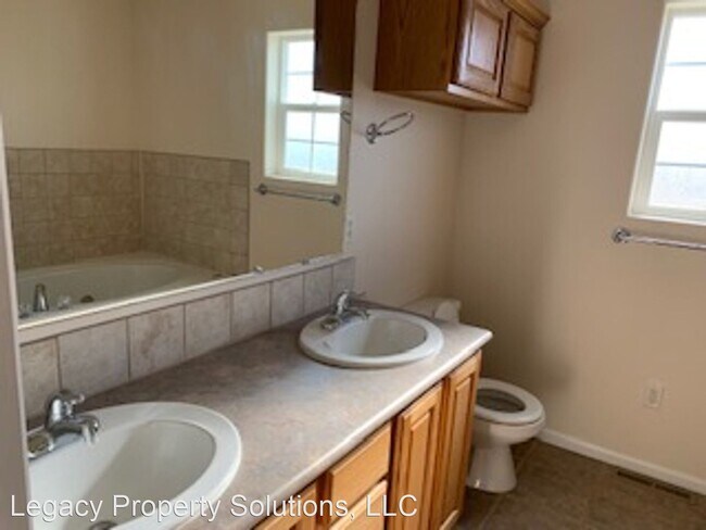 Photo - 4 br, 3 bath House - 2074 Canyon Dr.