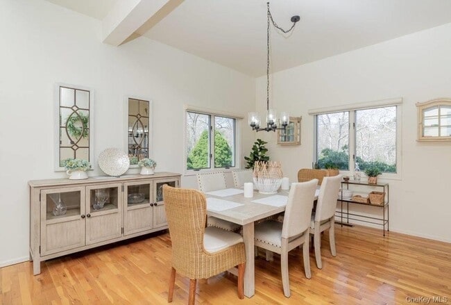 Photo - 38 Red Creek Cir