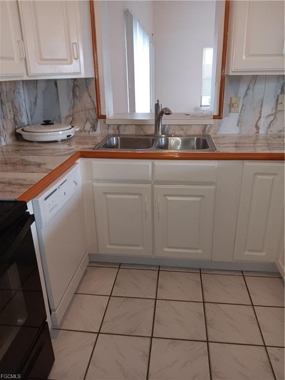 Serve thru window to living room - 451 Marsh Ave Unit Back