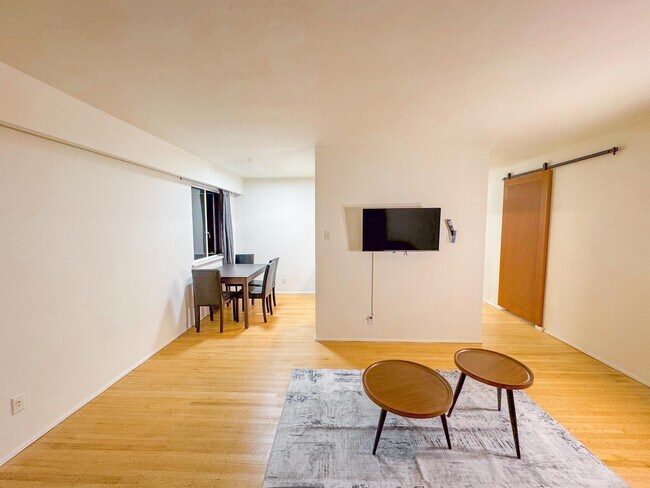 Photo - 1925 Nelson St Unit 102