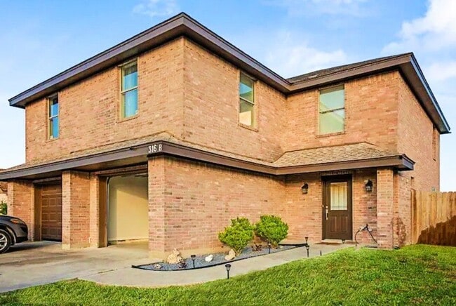 Building Photo - 316 E Monroe St