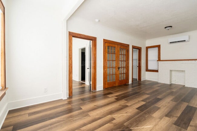 Building Photo - 423 N Emporia Ave Unit Apt 2