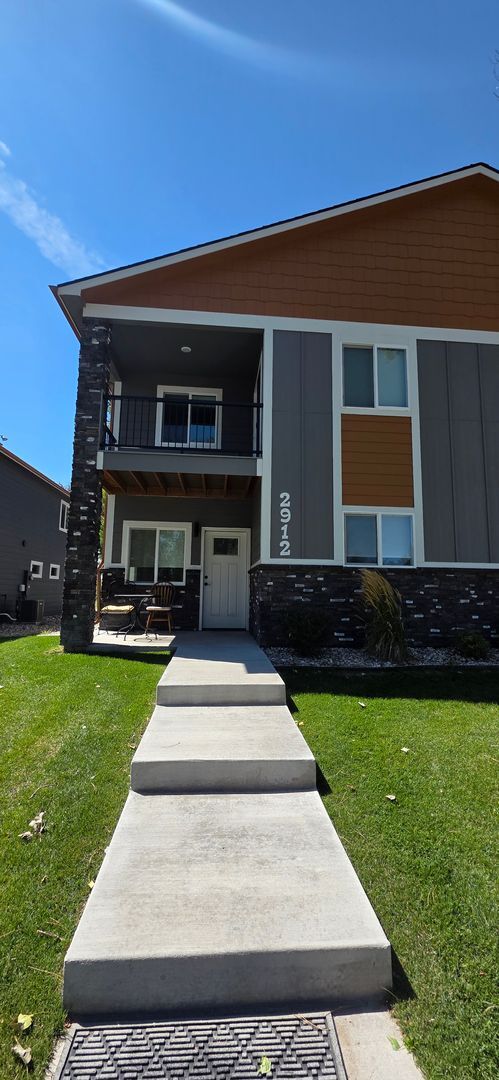 Building Photo - 2912 Cribbon Ave