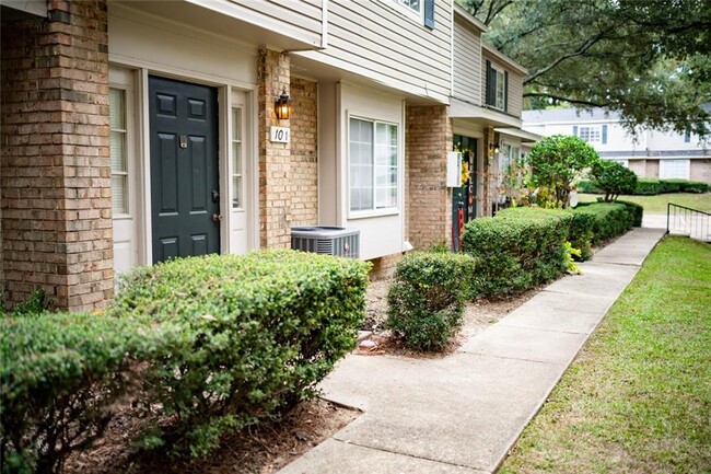 Photo - 6701 Dickens Ferry Rd Townhome