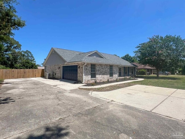 Photo - 7342 Wymart Rd