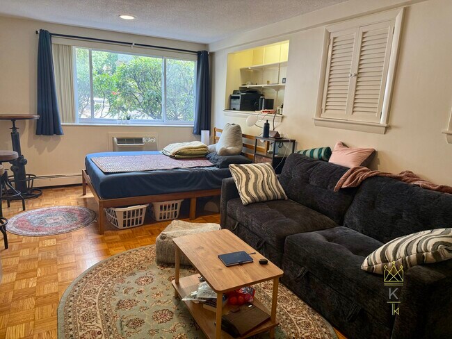 Building Photo - 81 Green St Rental