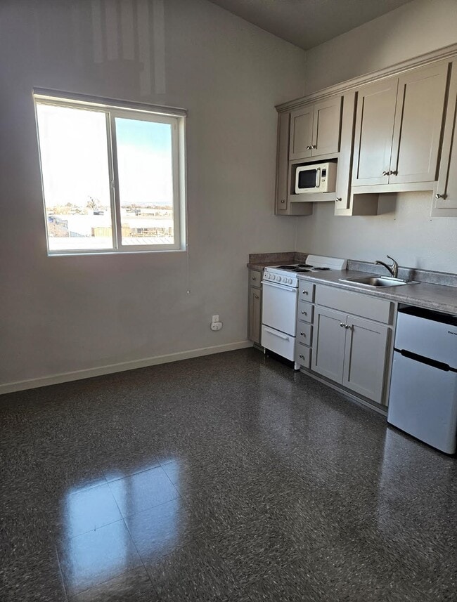 Photo - 2328 Golden Hill Rd Unidad B