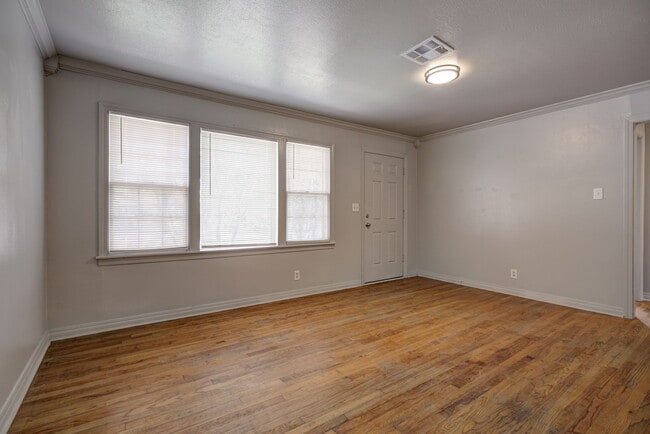 Photo - 910 Garver St