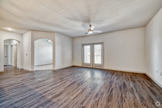 2BR, 2BA - 1170SF
