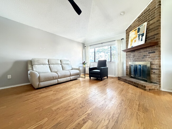 Photo - 1717 Sterling Ln
