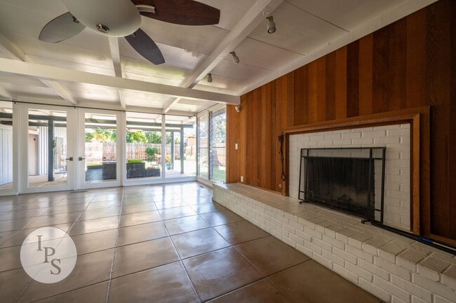 Photo - Hoult: 4096 Unit 4096 Sherman - MAIN