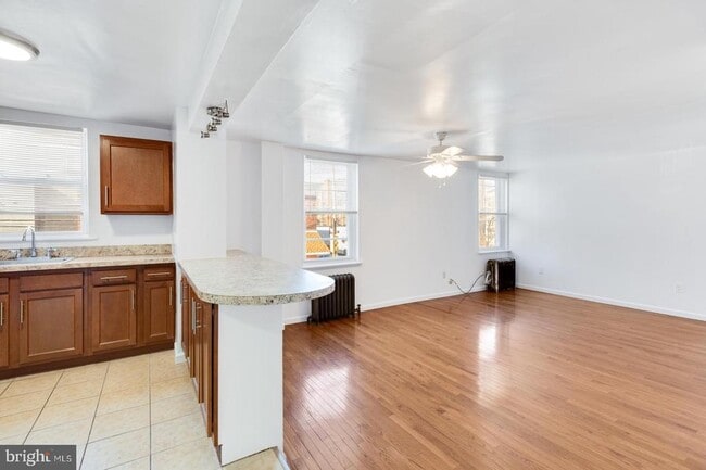 Building Photo - 600 E Girard Ave Unit 2 Rental